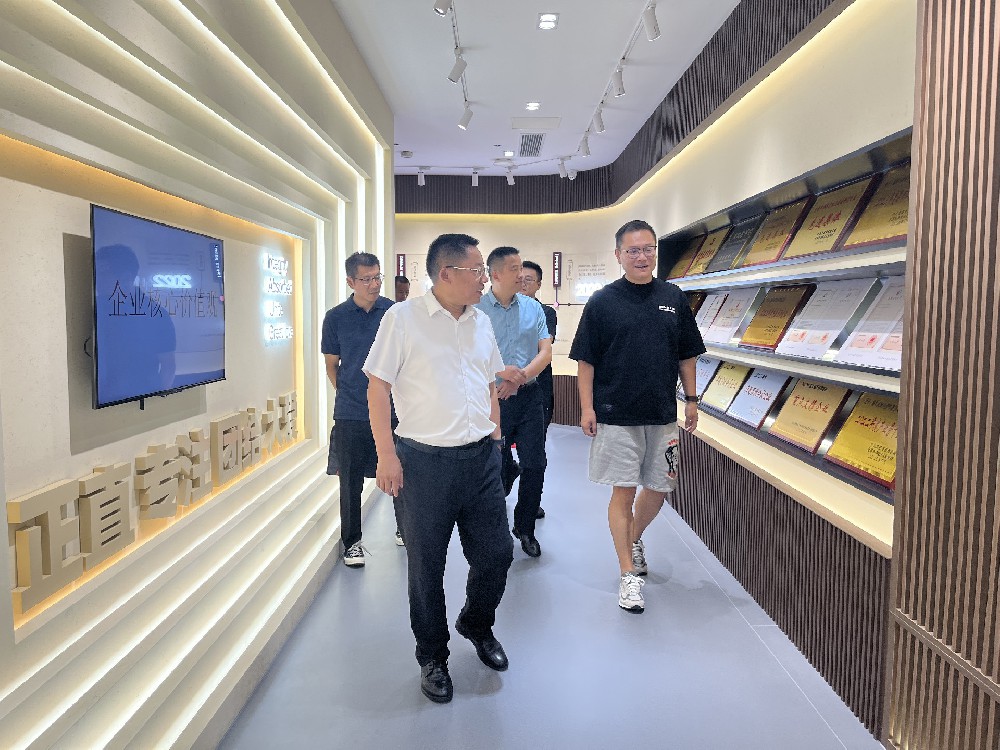 宜昌市生態環境局黨組書記、局長高杰一行到公司調研